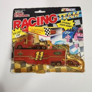 1992 Racing Champions #11 Bill Elliot Team Transporter With Stock Car